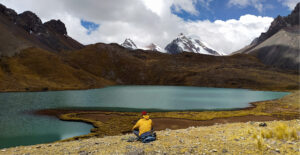 Ausangate trek vista lago - Andean Road Peru
