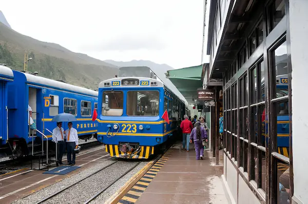 How to reach Ollantaytambo train station from Cusco