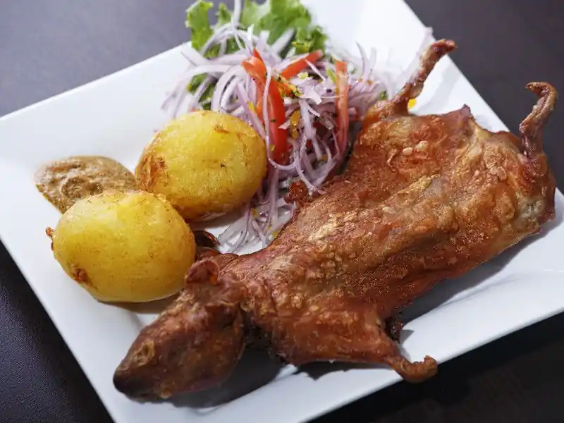 comida peruana Cuy Chactado