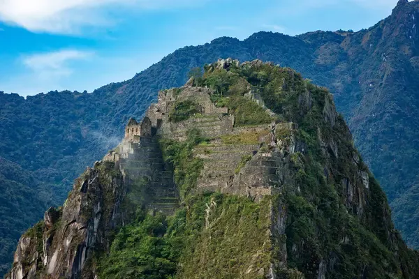 Huayna Picchu (2,720 m)