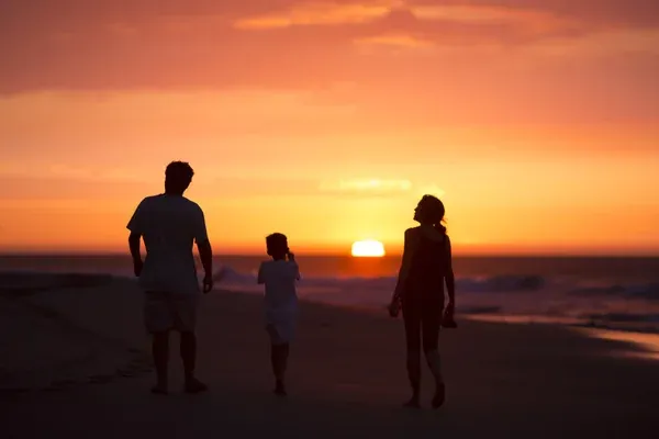 foto de familia en atardecer de Máncora