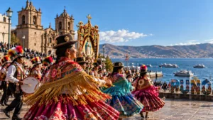 Festividades de Puno con danzantes tradicionales frente al Lago Titicaca